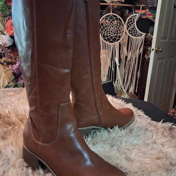 Brown/Tan Heeled Boots - Picture 3 of 8